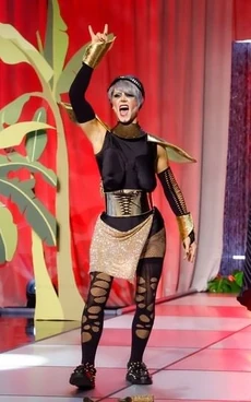 SpiceOldFriendsGoldPerformanceLook