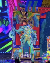 C-PherSLM1FinaleLook2D.jpg (453 kB) Look de 'La Más Diosa' (3ᵉʳ reveal)