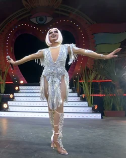 RagaDiamantePerformanceLook2