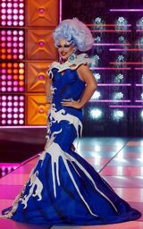 Drag Imitates Art Look