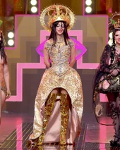 La Más Religiosa Look (Reveal)