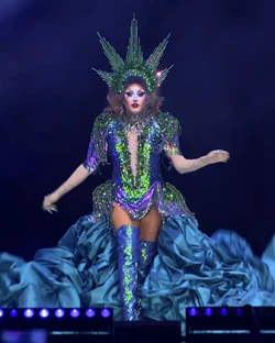 PekeBalderasFinaleLook1