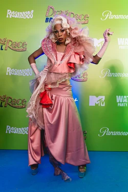 ShannonSkarlletFinaleWatchPartyLook