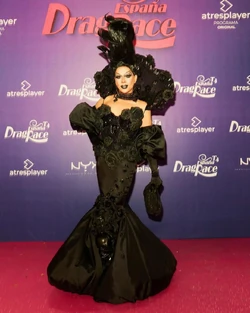 KillerQueenDRES4RedCarpetLook