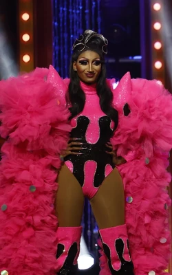 AngeriaParisVanMichealsShowdownLook