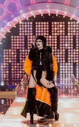 Look de 'Poor But Sexy'