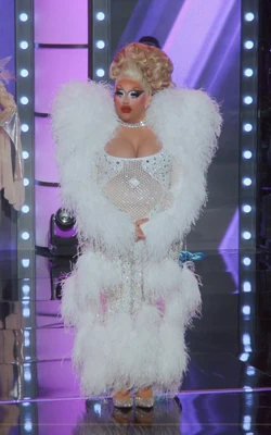 MistressIsabelleBrooksAS10E10LipSyncLook
