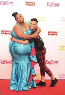 Silky&VanessaRedCarpetS11