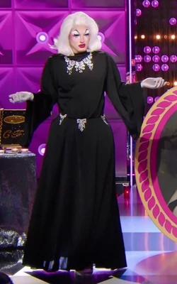 LinaGaloreRoastLook