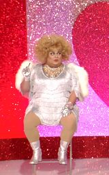 Look del Snatch Game – Phyllis Diller