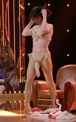 LeilaYarnTalentShowLook2