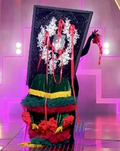 GvajardoSLM1PaintingLook2.jpg (294 kB) Look de 'La Más Pintada' (revés) – "Algo Después de Ti" / "La Tehuana" de Julio Galán