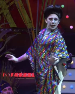 MemoReyriPerformanceLook2