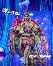 Look de 'Fringe with Benefits'