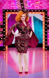 Entrance/Daytime Drag Look