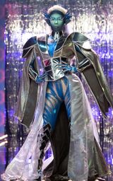 Give Face, Face, Face Look – Alien Supermodel