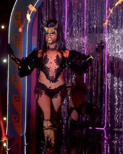 StupiDragTalentShowLook