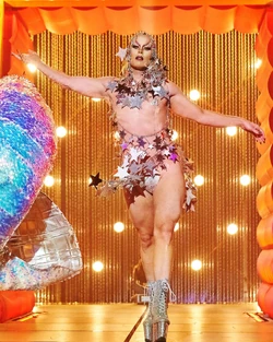 DragChuchiSpainIsDifferentLook2