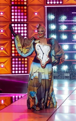 RoxxxyAndrewsDragImitatesArtLook