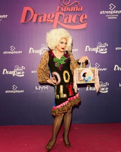 DollyDragDRES4RedCarpetLook