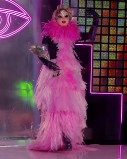 LaMorraLisaHornedLook1