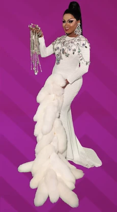 MercedesEntranceLook