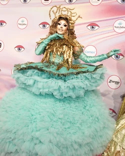 PekeBalderasLMD5PinkCarpetLook