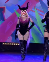 Look de copresentadora de las audiciones