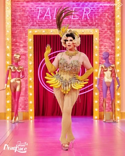 DitaDuboisEntranceLook