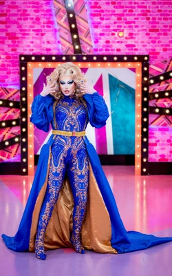 DeDeLiciousEntranceLook