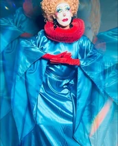 DitaGarboRoastLook1.jpg (98 KB) Unaired Roast Look