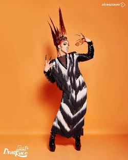 MeguiYeillowAnaLockingLook