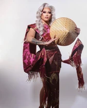 Look no emitido de 'Rip Her to Shreds'