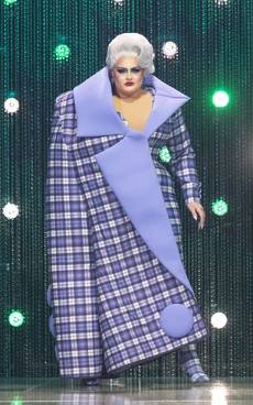 VictoriaSconeCAvsTWPlaidLook