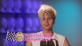 VenusS3confessional.jpg (142 kB) Look del confesional