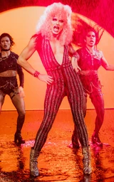Look de la actuación de "Party Everyday"