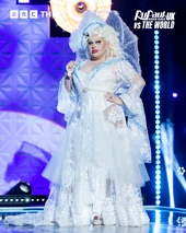 HannahCondaCruiseLook.jpg (142 kB) Look de 'Gone Cruisin''