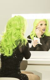 Cosmetic Queens Look – Snot Rocket