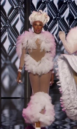 XunamiMuseFinalePerformanceLook