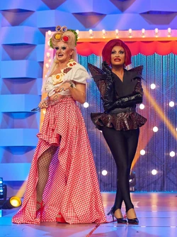 PinkChadoraStandUpLook