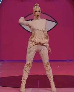 GrethaWhitedelToroLook2