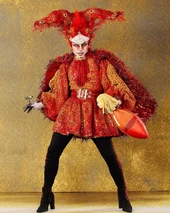 C-PherSLM1PaintingLook.jpg (550 kB) Look de 'La Más Pintada' (reveal) – "Vampiro" de Remedios Varo