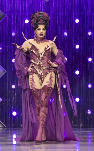 IcesisCoutureCAvsTWAirBodyLaceLook