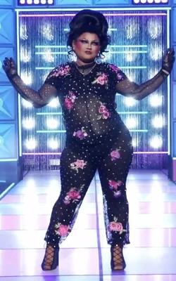 GenevaKarrSignificantMotherLook