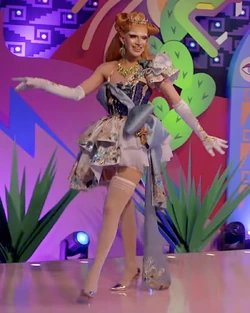 ElektraVandergeldImperialLook1