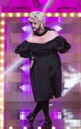 Dites-le Avec des Fleurs Look