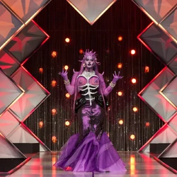 HelenaPoisonAlienSuperstarLook