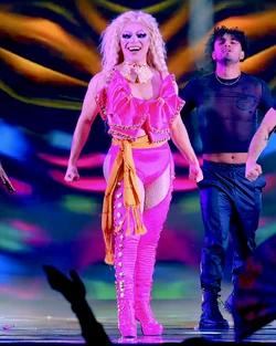 FifíEstahLMD6EP12Look1