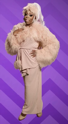 Monique Summer Look