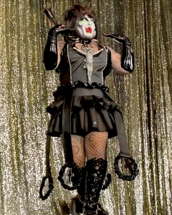 AlexisMvglerReunionLook